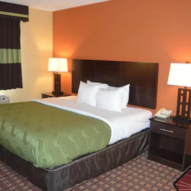 Room, King Bed, Jetted Tub, Large, Quality Inn O'Fallon IL - St. Louis 3/5