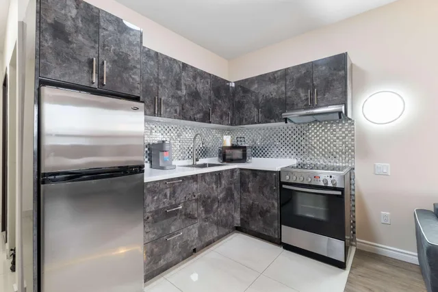 غرفة كبيرة بسرير كوين بمطبخ، Hotel Montreal Metropolitan, an Ascend Collection Hotel 5/5