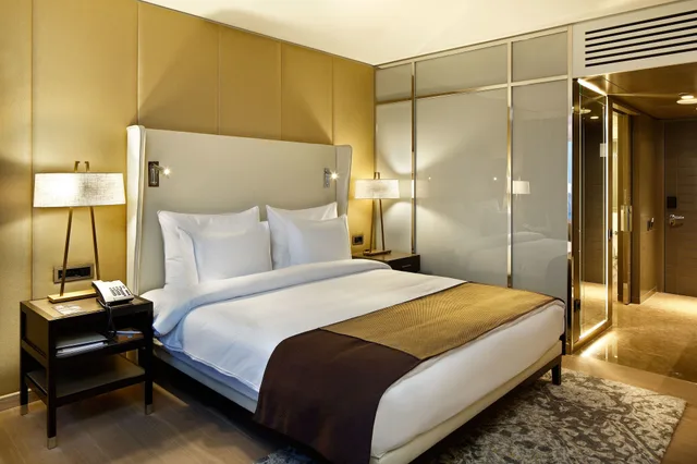 Club, Twin Beds, Bosphorus View, Sofa, Lounge Access، The Marmara Taksim 3/5