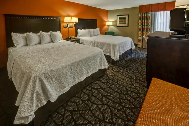 غرفة بسريرين كوين، Hampton Inn Asheville Tunnel Road 5/9