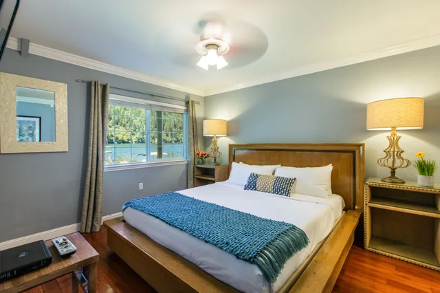 Standard, Queen Bed, Lake Side, Kitchenette، The Lodge At Blue Lakes 2/3