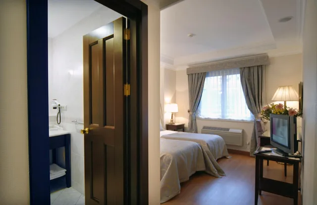 Room, Double or Twin Bed, Ramada Encore By Wyndham Kuwait Downtown 9/10