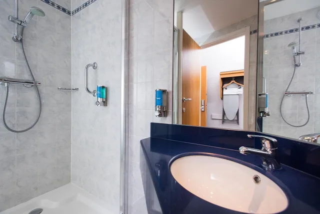 غرفة تُحدَّد عند الوصول، Holiday Inn Express Stirling 1/2