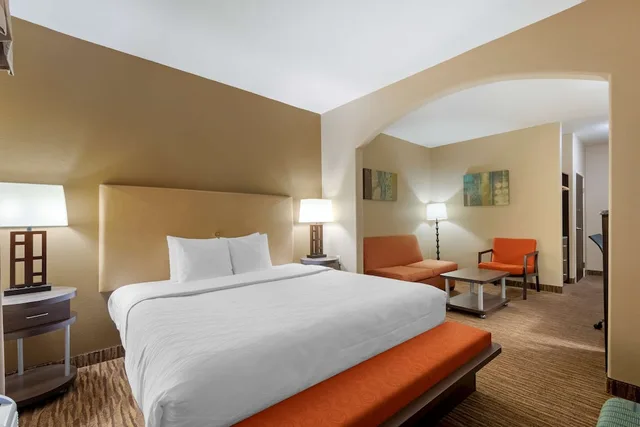 Suite, King Bed, Best Western Plus DFW Airport Suites 3/5