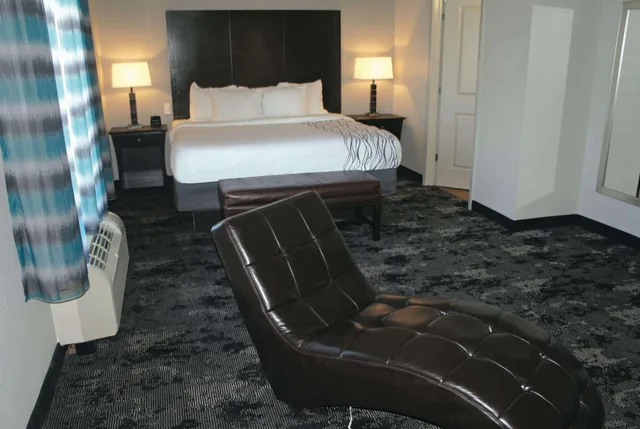 2 Bedrooms, Suite, Queen Bed, La Quinta Inn & Suites by Wyndham Columbus - Edinburgh 2/3
