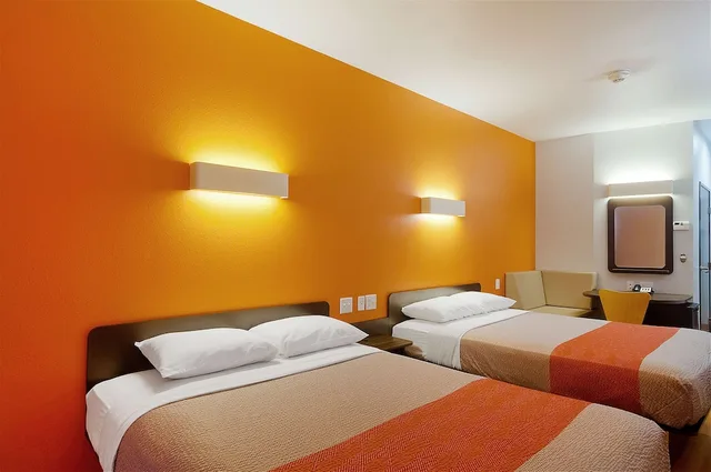 غرفة ديلوكس بسريرين كوين بمطبخ صغير، Motel6 Midland Tx 1/6