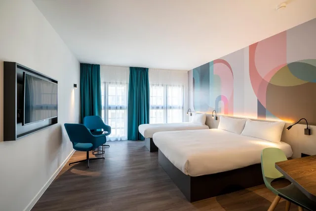 غرفة ديلوكس ثلاثية بسرير كينج وسرير فردي، B B Hotel Ghent Centrum 1/1