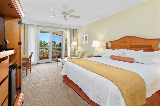 Deluxe, King Bed, Balcony, The King and Prince Beach & Golf Resort 1/2