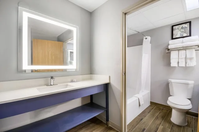 غرفة بسرير كينج، Americinn By Wyndham Wausau 8/10