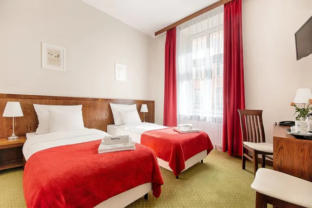غرفة كلاسيكية رباعية بإطلالة على المدينة، Yarden Aparthotel by Artery Hotels 3/4