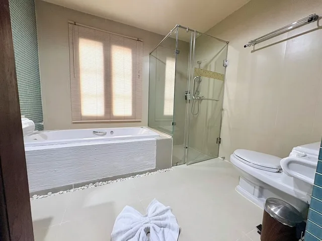 جناح غراند بسرير كوين بغرفة نوم واحدة بحوض جاكوزي، Shewe Wana Suite Resort 8/8