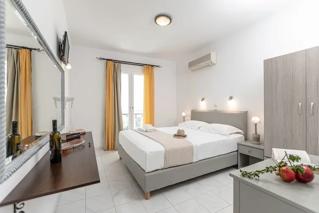 غرفة بسرير مزدوج بمطبخ صغير، Annita S Village 5/7
