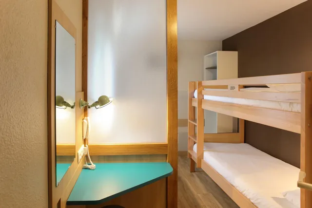 Room, Triple, Single, Bunk Bed، Hotel Reseda Paris Bagnolet 3/5