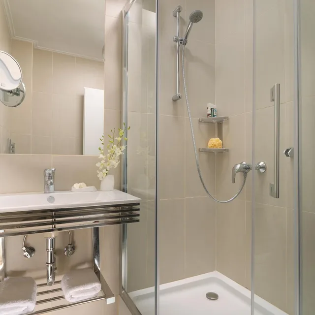جناح ركني، Blazer Suites 2/2