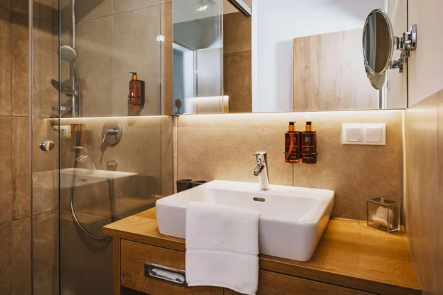 غرفة بسرير مزدوج بشرفة، Name: Elements Resort Zell Am See 3/3