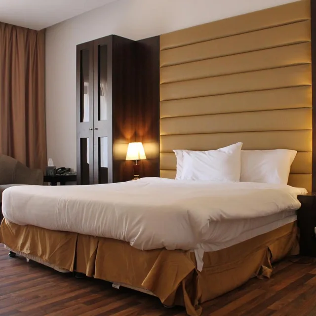 غرفة بسرير كينج بإطلالة على المدينة، فندق جولدن توليب للأجنحة الفندقية(Golden Tulip Al Khobar Suite Hotel) 6/10