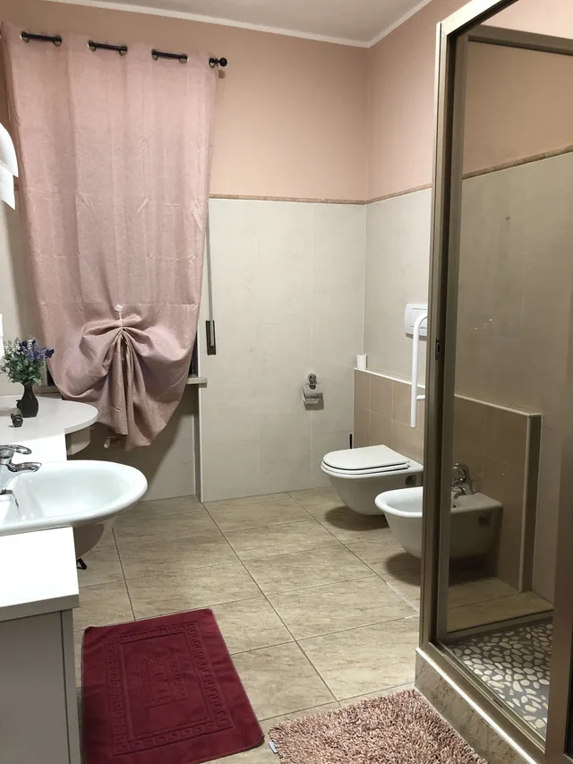 غرفة قياسية ثلاثية بسرير كوين وسرير فردي بحمام مشترك، Villa Boninsegna 3/4