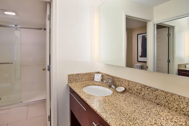 استوديو بسرير كوين، Residence Inn Grand Rapids West 2/3