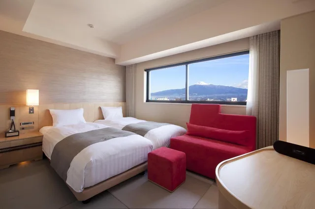 غرفة بسريرين منفصلين بحمام خاص، Cocochee Hotel Numazu 2/4
