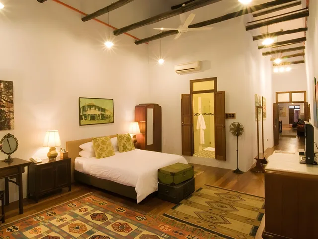 Suite, 2 Double and Twin Beds، 23 Lovelane Penang 3/3
