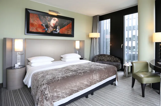 Deluxe, King Bed, Hyatt Regency Dusseldorf 4/6