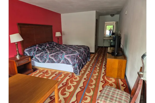 King Bed Non-Smoking, Woodbridge Inn By OYO Rome 1/5