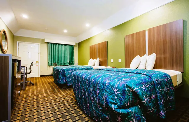 غرفة بسريرين كوين للمدخنين، Hotel Bliss Kemah Boardwalk 2/3