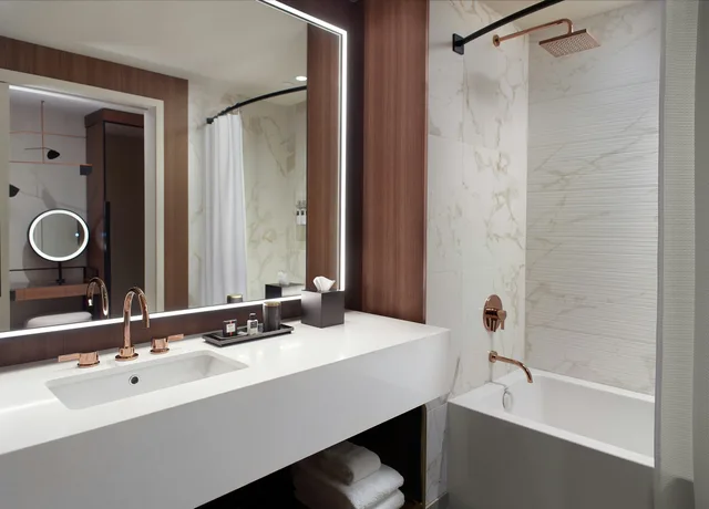 Deluxe, 2 Queen Beds, Patron Tower، Omni Boston Hotel at the Seaport 4/9