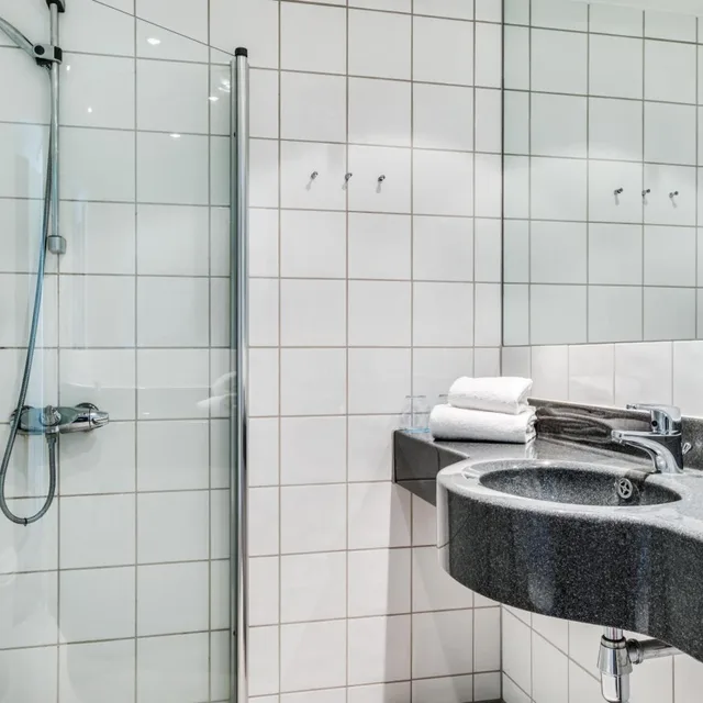 Room, Twin Beds, with Extra Bed, Quality Airport Hotel Stavanger 3/3