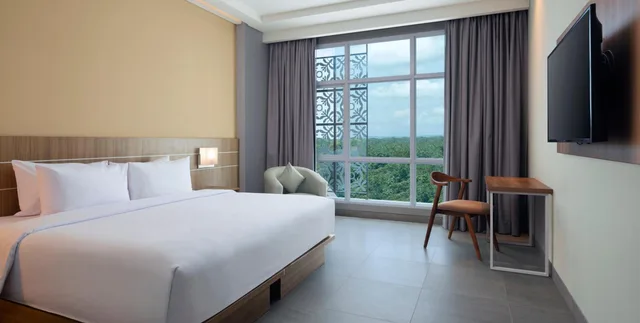 Deluxe Hollywood، Hotel Santika Gunung Kidul 1/6