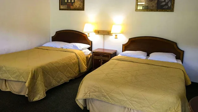 غرفة قياسية بسريرين كوين، Relax Inn Motel And Bar 1/4