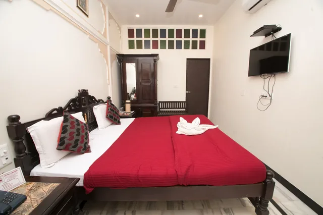 Superior, Double Bed, Kalyan 4/10