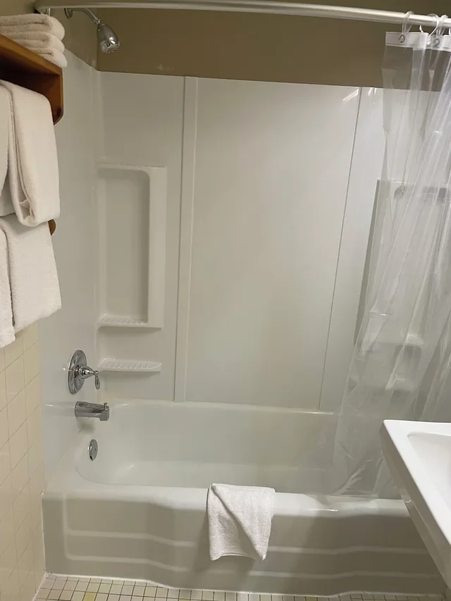 1 Bedroom, Efficiency, Suite, 1 Queen and 1 Bunk Bed, Sofa، NORTHERN LIGHTS LODGE 4/5