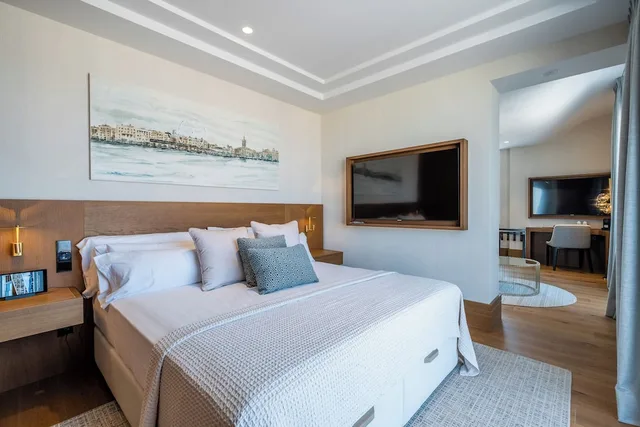 غرفة ثلاثية بسرير كينج مع أريكة، Hotel Soho Boutique Equitativa 1/5