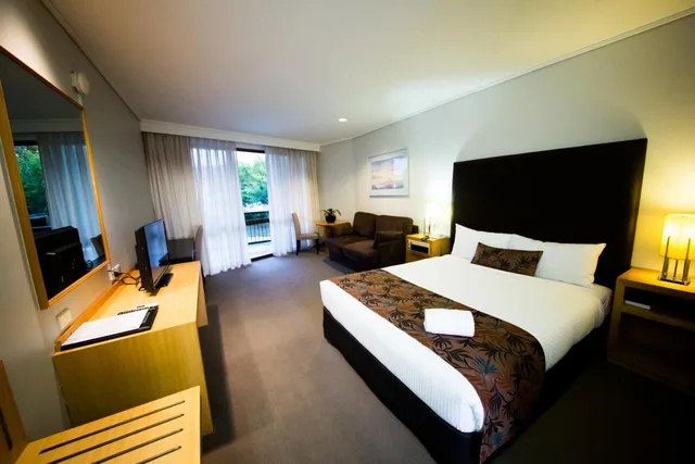 غرفة تنفيذية، Sandown Regency 1/10