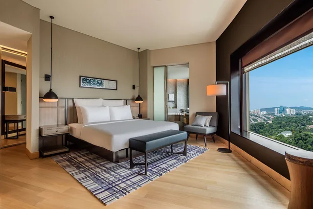 Lifestyle, Executive, Suite, King Bed, Lake View، Hilton Kuala Lumpur 2/7