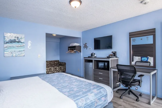 Standard, King Bed, Sofa, Aqua Breeze Inn 2/3