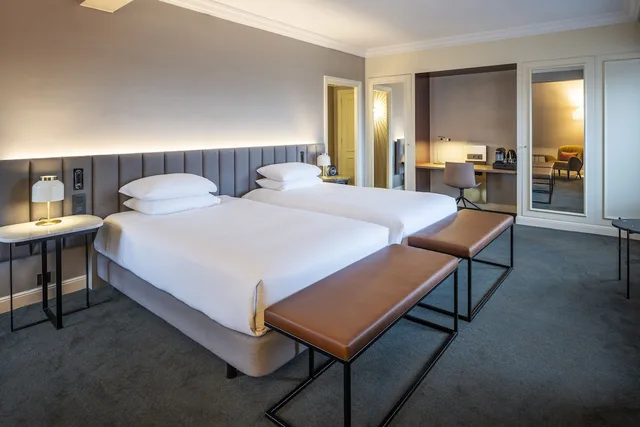 جناح جونيور بسريرين منفصلين مع دخول صالة النادي، Hilton Brussels Grand Place 1/6