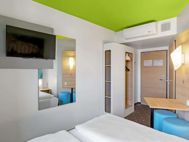 غرفة بسرير كوين، B&B Hotel Hamburg Wandsbek 2/5