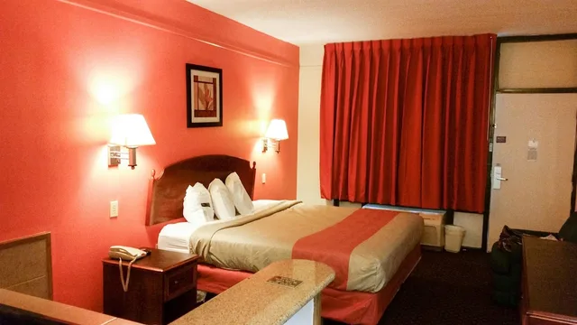 غرفة قياسية بسرير كينج للمدخنين، Motel6 Seaford, DE 7/9