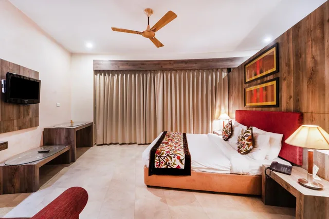 Deluxe, Suite, Double Bed, KC RESIDENCY 1/2