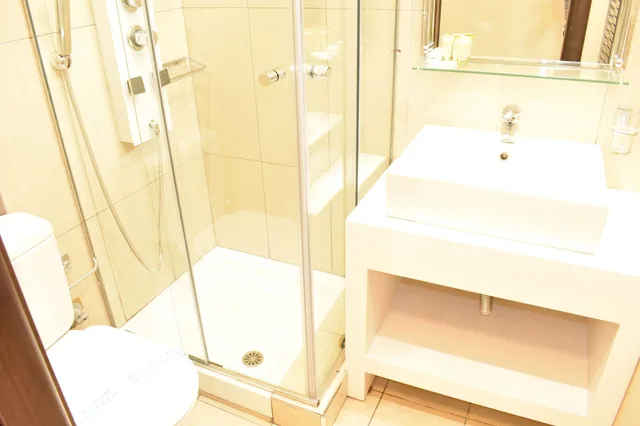 غرفة قياسية بسريرين منفصلين بإطلالة على البحر، Hotel Manessi 3/3