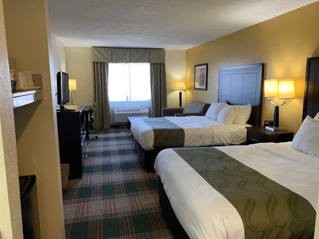 غرفة قياسية بسريرين كوين للمدخنين، Quality Inn Montgomery South 2/3