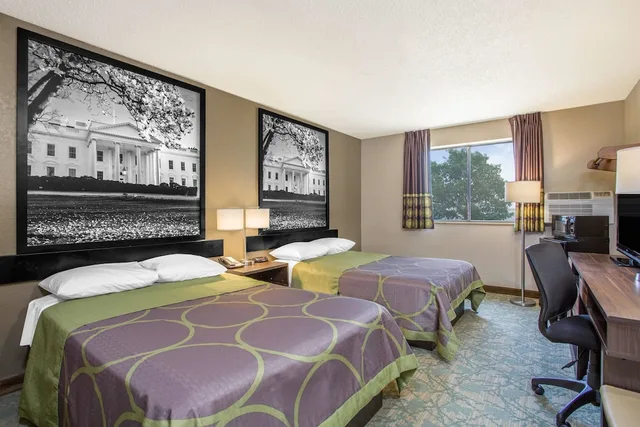 غرفة بسريرين مزدوجين للمدخنين، Super 8 by Wyndham Waldorf 2/3