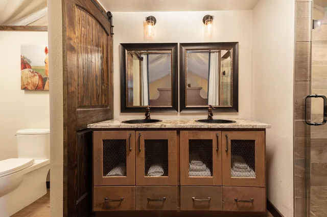 Glamping, Luxury, King Bed, Sofa، Westgate River Ranch Resort & Rodeo 2/2