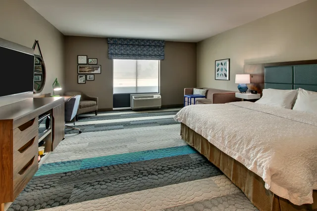 غرفة بسرير كينج لذوي الإعاقة، Hampton Inn And Suites Southport 1/4