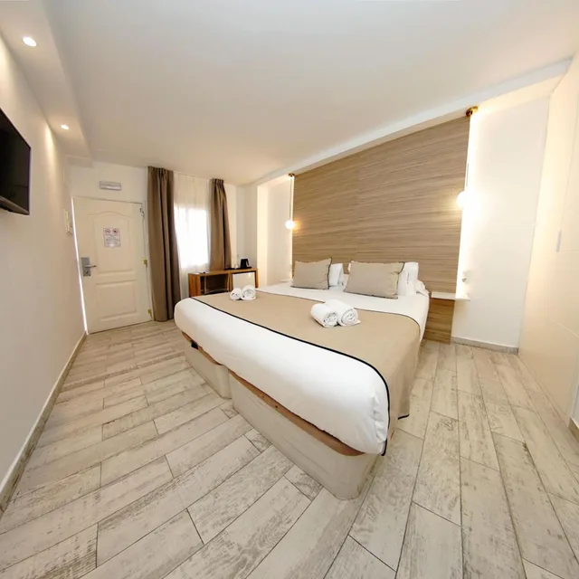 غرفة بسرير مزدوج بشرفة، Hotel Zen Airport 10/10