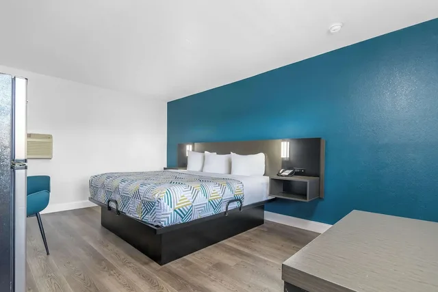 غرفة قياسية بسرير كينج، Studio6 Suites Madera, CA - Yosemite 1/9