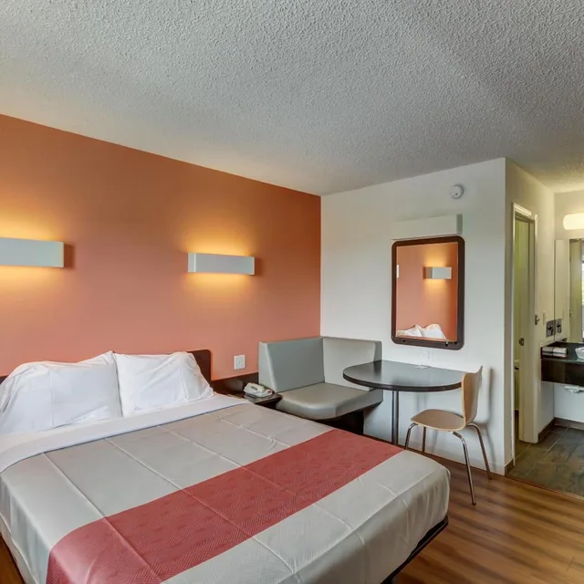 1 Queen Bed - Non-Smoking, Micfridge، Motel6 Berea, KY 2/10