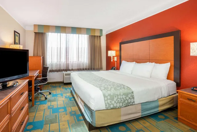 غرفة، La Quinta Inn & Suites by Wyndham Seattle Sea-Tac Airport 1/2